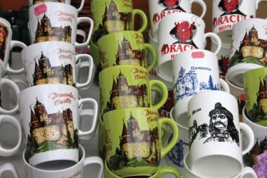 Collection de souvenirs à l'effigie de Vlad L'Empaleur, dit Dracula. - Stéphan SZEREMETA