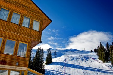 Station de ski de Jahorina. - Nikola Spasenoski / Adobe Stock