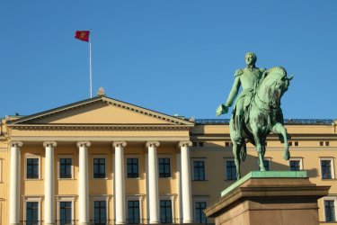 Statue du Roi Karl Johan devant le palais royal d'Olso. - Einbo