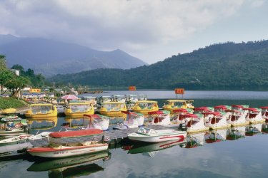 Pédalos sur le lac Li Yu Tao Gan - Iconotec