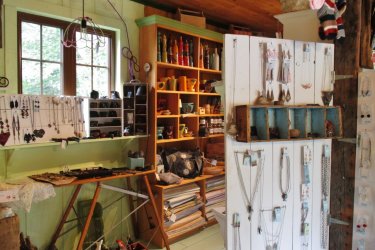 Charmante boutique d'artisans à l'Isle-aux-Coudres. - Valérie FORTIER
