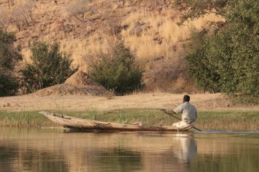 En pirogue. - Muriel DEPRAETERE