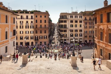 Via del Corso depuis Piazza di Spagna. - Openfinal - Shutterstock.com