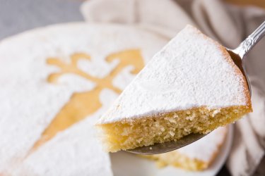 Tarta de Santiago. - etorres - Shutterstock.com