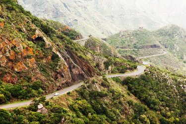 Route sinueuse dans les Montagnes Anaga, Tenerife. - Mikadun - Shutterstock.com