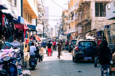 Dans les rues de Dakar. - Curioso.Photography - Shutterstock.com