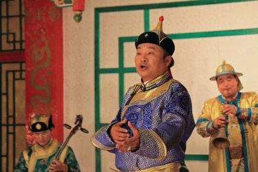 Chanteur traditionnel au théâtre de Tumen Ekh. - Jérôme BOUCHAUD