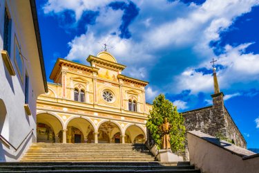 Sanctuaire de la Madonna del Sasso. - trabantos - Shutterstock.com