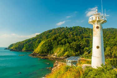 Phare dans le parc national Mu Koh Lanta. - Pavel Szabo - Shutterstock.com
