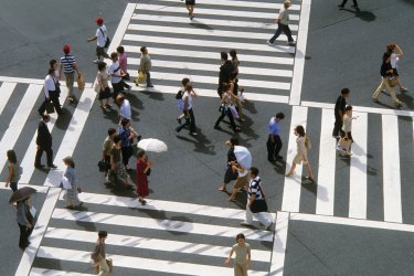 Passage piéton dans un carrefour du quartier Ginza. - Author's Image