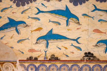 Fresque des dauphins dans la chambre de la reine du palais Cnossos. - iuliia_n - Shutterstock.com