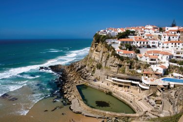 Azenhas do Mar. - Sianto- iStockphoto