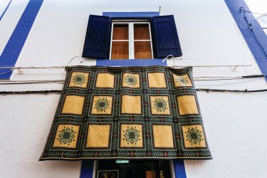 Les fameux tapis d'Arraiolos. - Bureau de Promotion Touristique de l'Alentejo