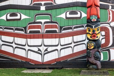 La superbe Mungo Martin House du Thunderbird Park, Victoria. - Rand22 - iStockphoto