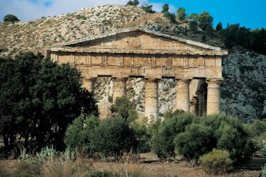 Temple dans la zone archéologique de Segeste. - Apollon - Iconotec