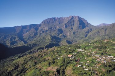 Vue aérienne du cirque de Mafate. - Author's Image