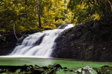 Cascade de Huai Sa Khe dans le parc national de Khao Phanom Bencha. - GNNick - Shutterstock.com