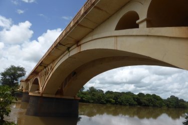 Pont sur le Milo à Kankan. - Patrick MADELAINE