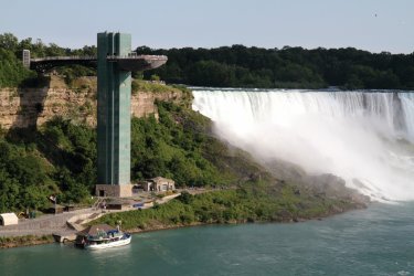 Point d'observation des chutes américaines. - Stéphan SZEREMETA