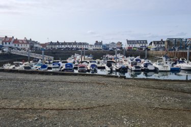 Le port de Saint-Sampson. - Aurora GSY - Shutterstock.com