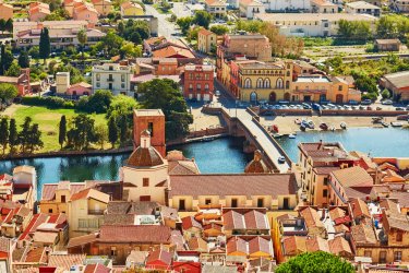 Vue sur Bosa. - Ekaterina Pokrovsky - Shutterstock.com