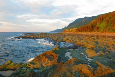 Le littoral à Sainte-Anne-des-Monts. - Ida JONCOUR