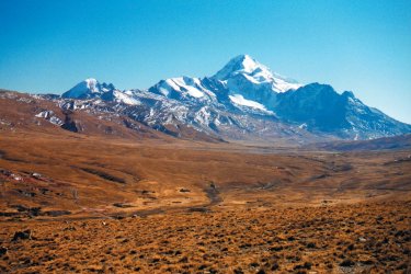 Vue lointaine sur Nevada Illimani (6 401 m). - Alexandre NORRE-OUDARD - PictureFrom