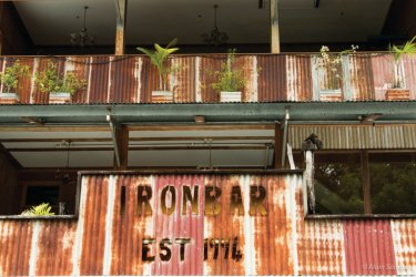 Pub australien à Port Douglas. - Alain Saintpo