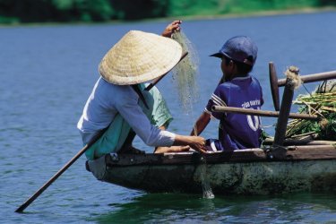 Pêcheurs sur la rivière des Parfums. - Bernier S - Iconotec