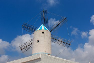 Le Molí de Dalt à Sant Lluís. - lunamarina - Shutterstock.com