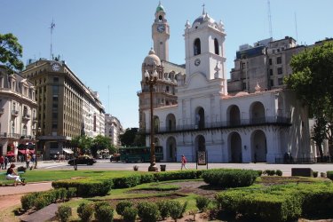 Plaza de Mayo, Iglesia Frente. - Maxime DRAY