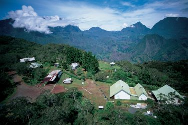 Habitations du cirque de Cilaos. - Itzak Newmann - Iconotec