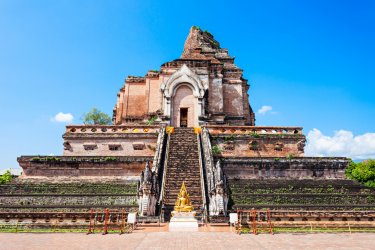 Le temple bouddhiste Wat Chedi Luang. - saiko3p - Shutterstock.om