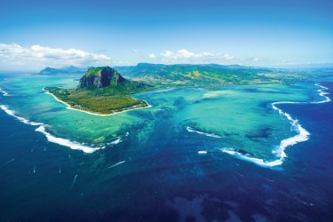 Survol du Morne Brabant. - Myroslava - iStockphoto.com