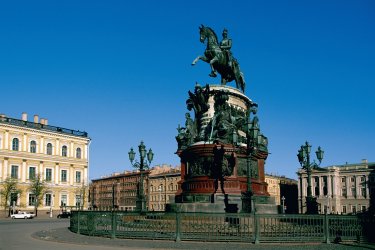 Place Saint-Isaac, statue de Nicolas Ier. Author's Image