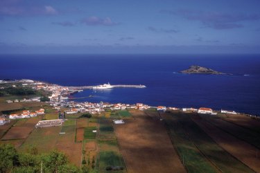 Ville côtière sur Graciosa. - Associação de Turismo dos Açores