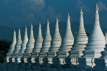 Stūpas à Mandalay. - Marc Auger - Iconotec