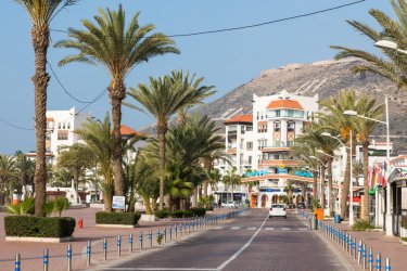 Promenade du front de mer, Agadir. - Curioso - Shutterstock.com
