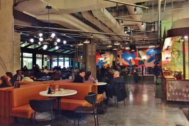 Le food hall Queen St. Fare à Ottawa. - Valérie FORTIER