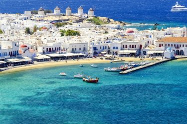 Survol de Mykonos. - Lukaszimilena - Shutterstock.com