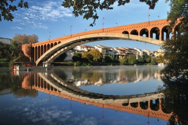 Le pont de la Libération de Villeneuve-sur-lot. Therry - iStockphoto