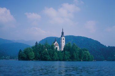 L'église sur l'île du lac de Bled. - Stéphane Maréchal - Iconotec