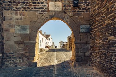 La ville fortifée de Monsaraz. - Bureau de Promotion Touristique de l'Alentejo