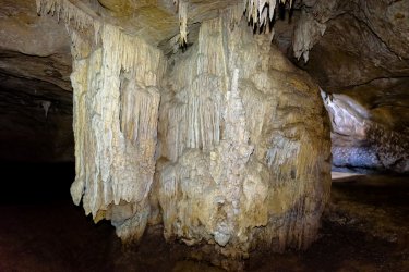 Crocodile Cave dans le parc maritime de Koh Tarutao. - Yongkiet Jitwattanatam - Shutterstock.com