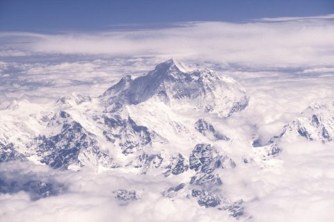 Survol de l'Everest. (© Thierry Lauzun - Iconotec)