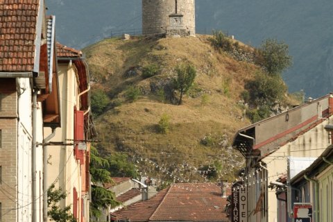 Vue de la Tour de Castella depuis le village, Tarascon-sur-Ariège. (© yvon52  - Fotolia)