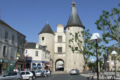 La Porte de l'Horloge à Issoudun. (© Laëtitia STEIMETZ)