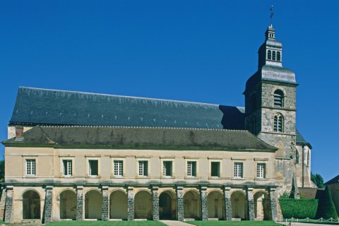 Abbaye où le frère Dom Perignon inventa le champagne (© S. REMAIN - ICONOTEC)
