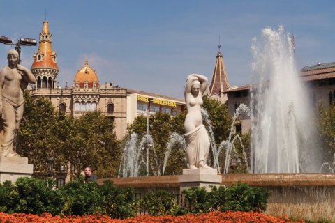 Fontaine de la Plaça de Catalunya. (© Irène ALASTRUEY - Author's Image)