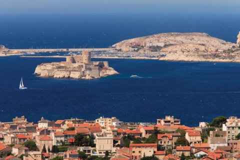 Le château d'If et les îles du Frioul (© Lawrence Banahan - Author's Image)